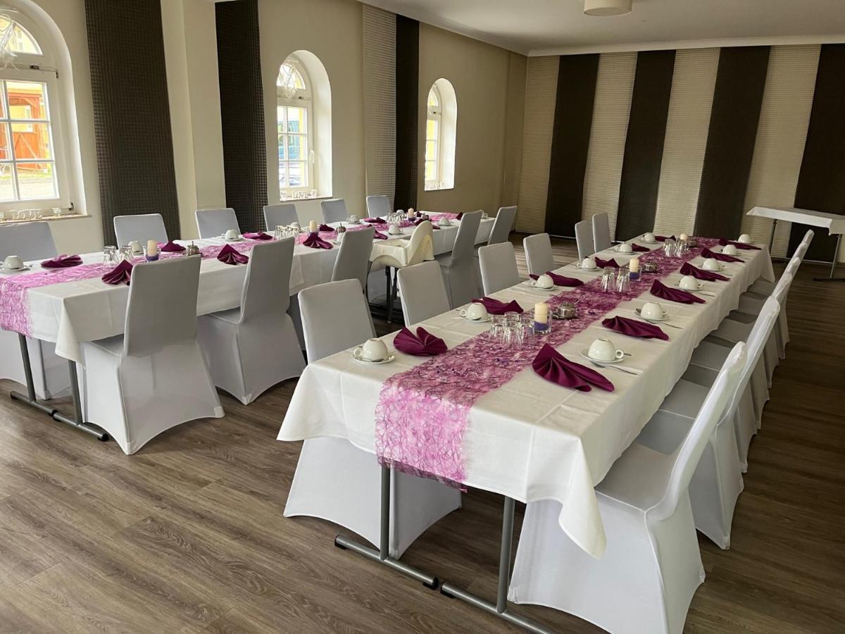 Hotel Und Restaurant Kranichsberg Woltersdorf  Екстер'єр фото