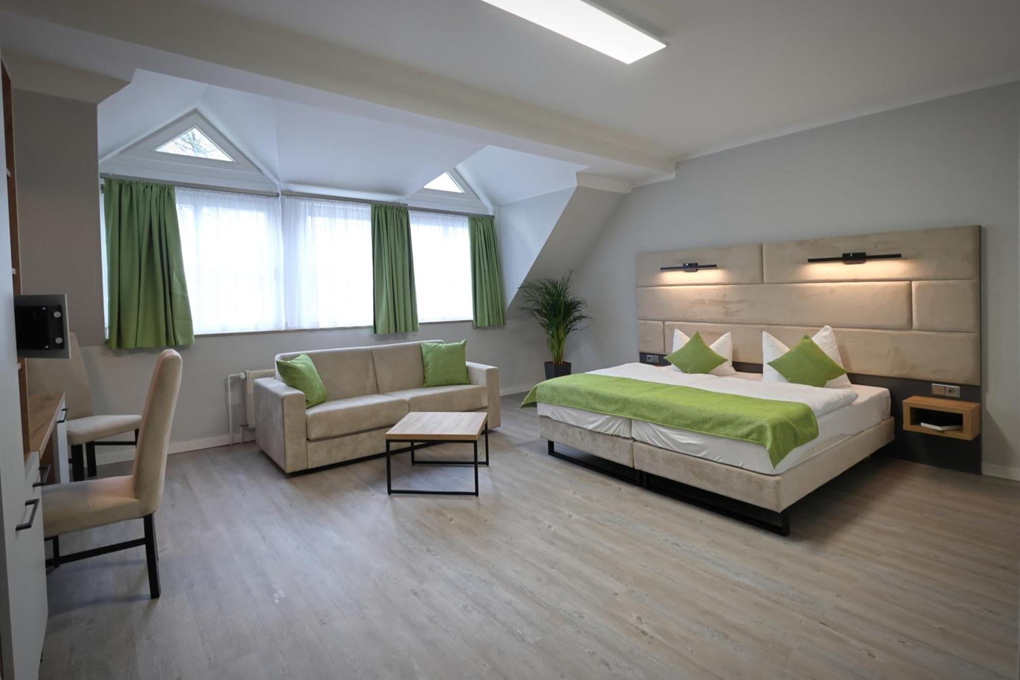 Hotel Und Restaurant Kranichsberg Woltersdorf  Екстер'єр фото