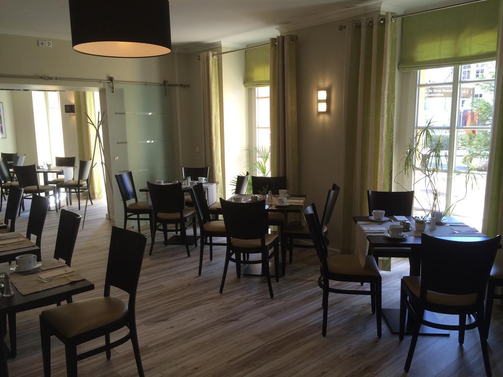 Hotel Und Restaurant Kranichsberg Woltersdorf  Екстер'єр фото