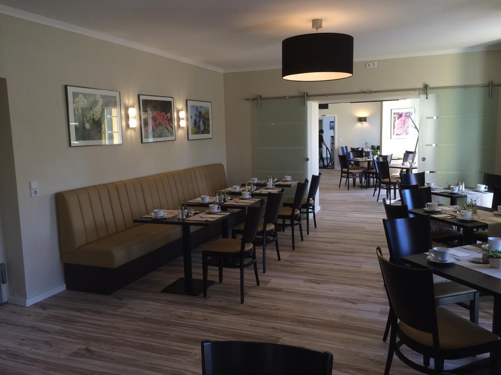 Hotel Und Restaurant Kranichsberg Woltersdorf  Екстер'єр фото
