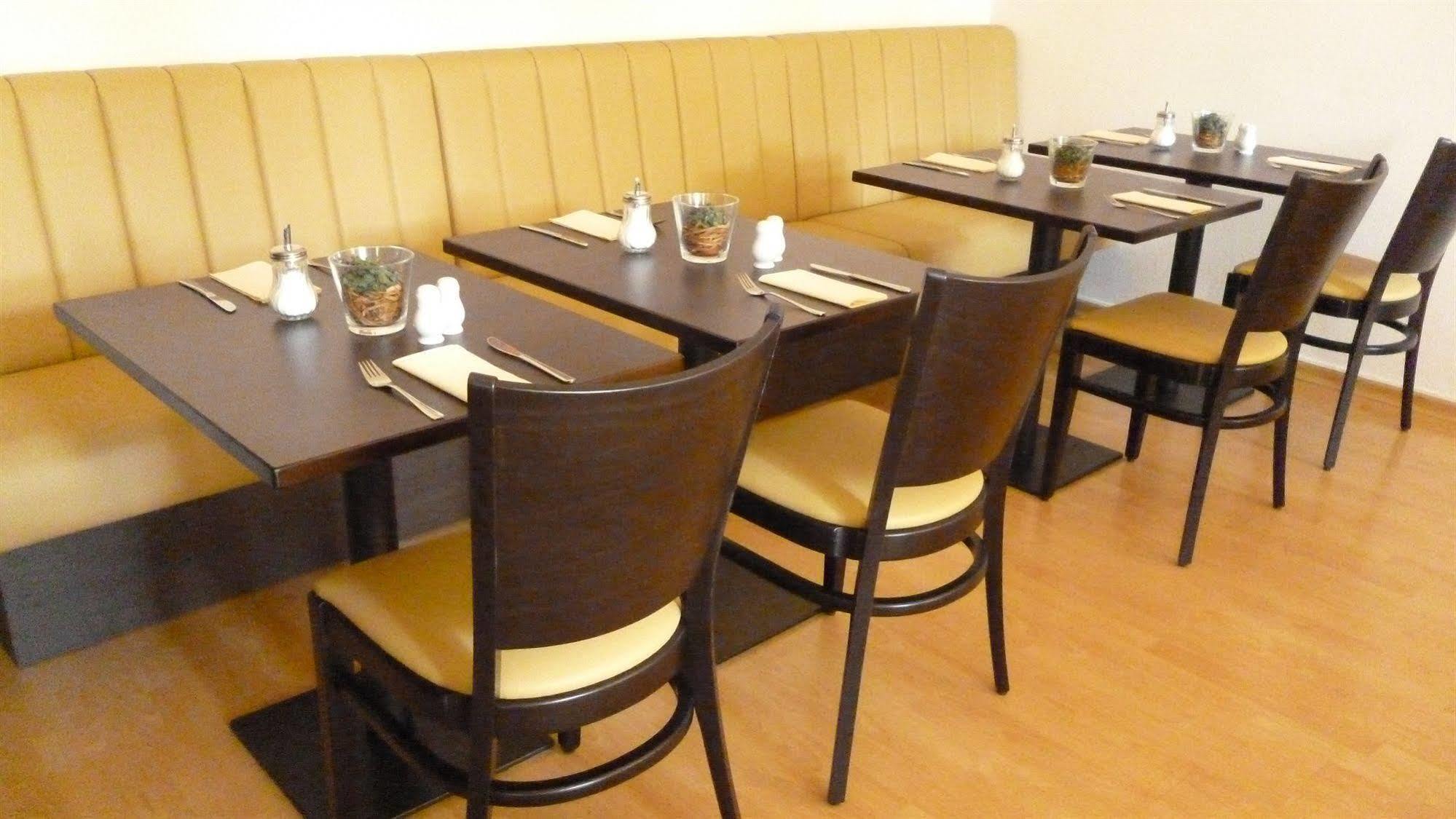 Hotel Und Restaurant Kranichsberg Woltersdorf  Екстер'єр фото