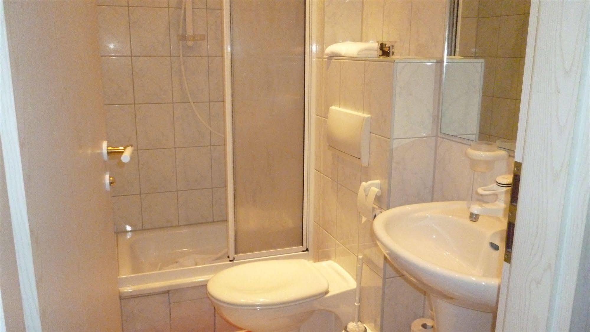 Hotel Und Restaurant Kranichsberg Woltersdorf  Екстер'єр фото