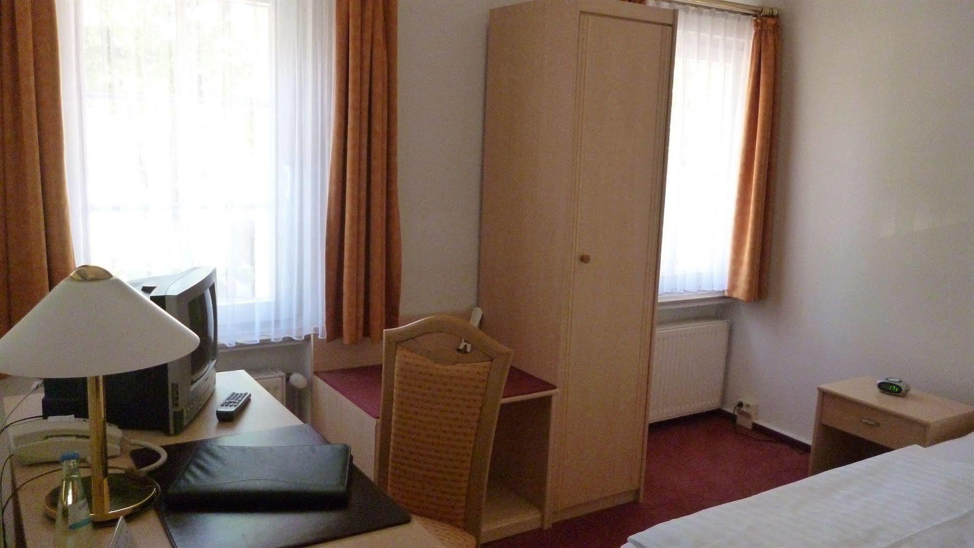Hotel Und Restaurant Kranichsberg Woltersdorf  Екстер'єр фото
