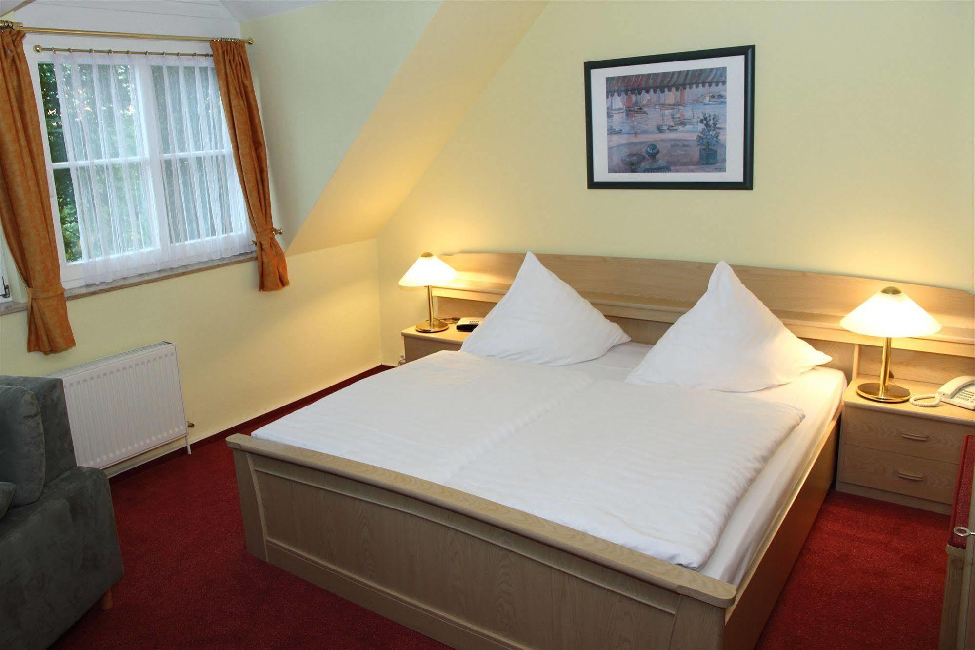 Hotel Und Restaurant Kranichsberg Woltersdorf  Екстер'єр фото