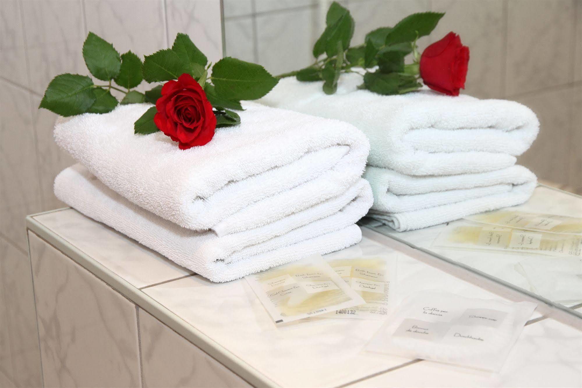 Hotel Und Restaurant Kranichsberg Woltersdorf  Екстер'єр фото
