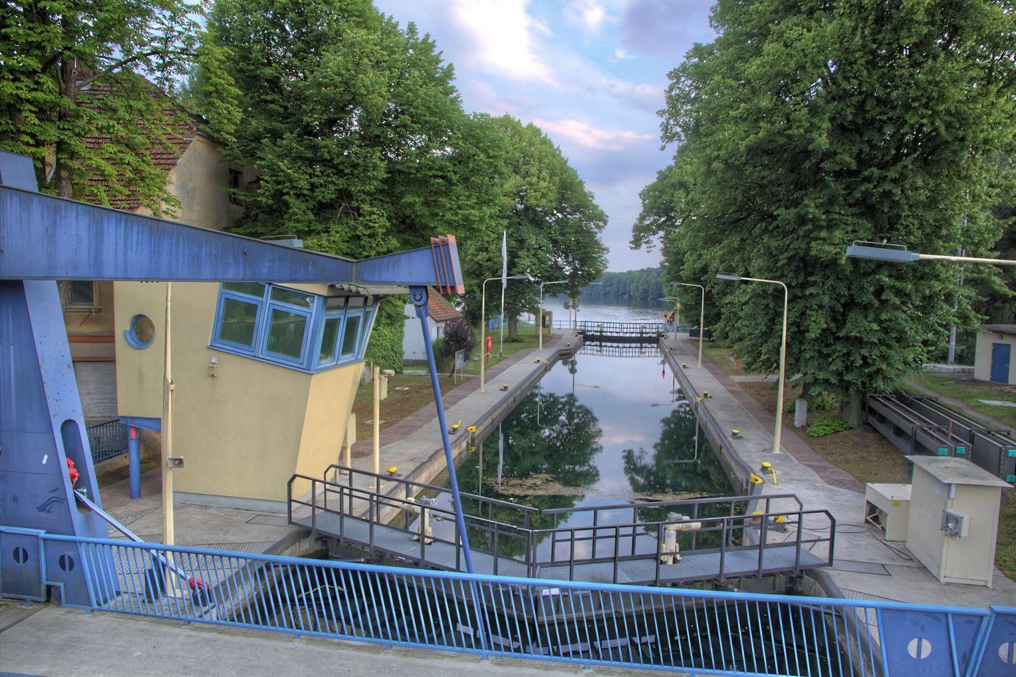 Hotel Und Restaurant Kranichsberg Woltersdorf  Екстер'єр фото