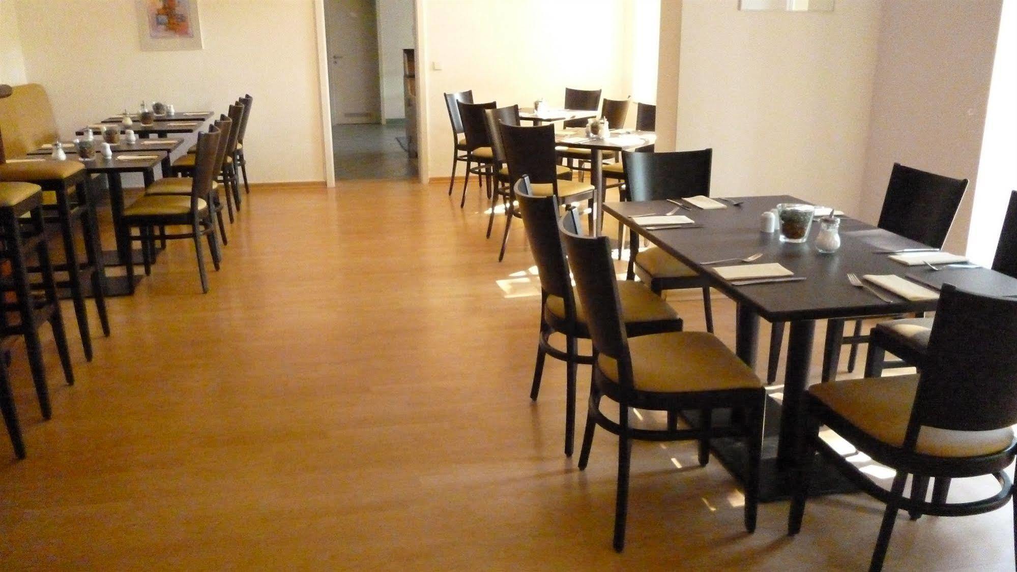 Hotel Und Restaurant Kranichsberg Woltersdorf  Екстер'єр фото