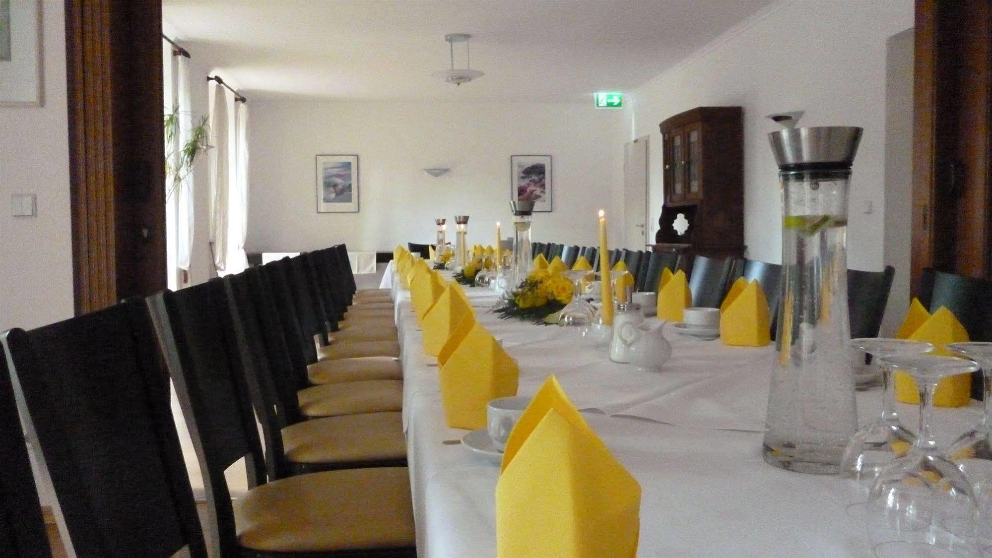 Hotel Und Restaurant Kranichsberg Woltersdorf  Екстер'єр фото